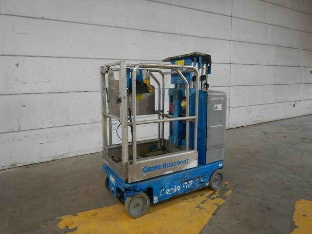 Genie GR15 - Vertical mast lift: picture 3 Genie GR15 - Vertical mast lift: picture 3