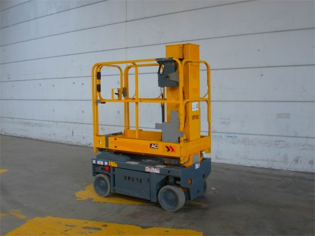 Haulotte STAR8S - Vertical mast lift: picture 3 Haulotte STAR8S - Vertical mast lift: picture 3