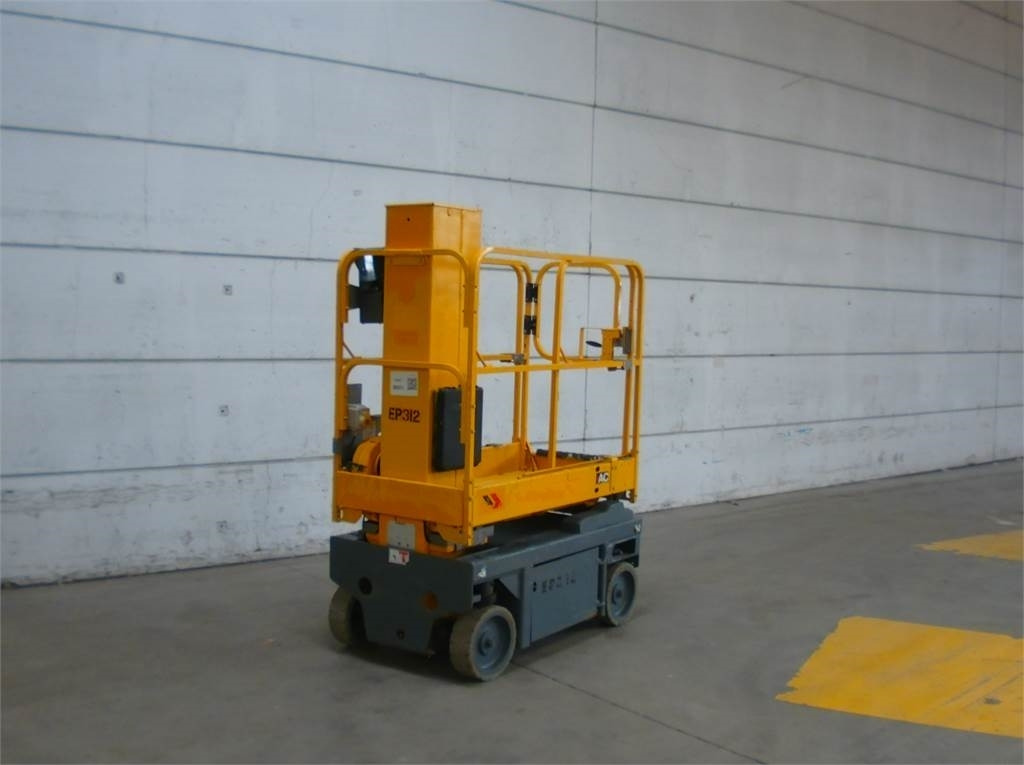 Haulotte STAR8S - Vertical mast lift: picture 4 Haulotte STAR8S - Vertical mast lift: picture 4