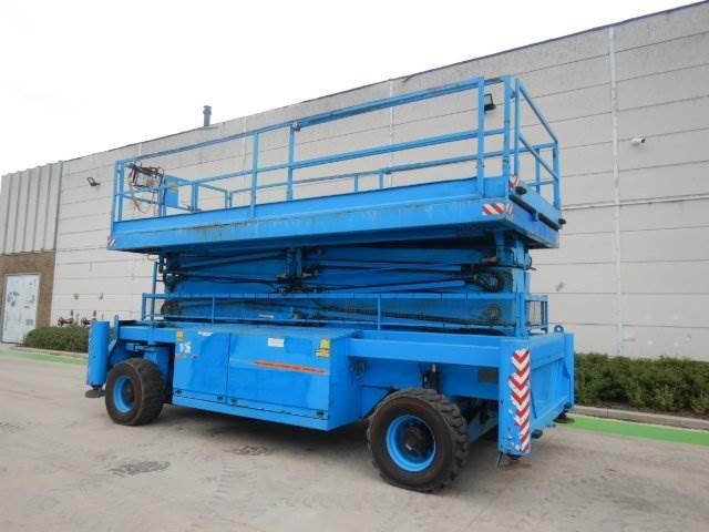 Holland Lift M250DL27 - Scissor lift: picture 3 Holland Lift M250DL27 - Scissor lift: picture 3