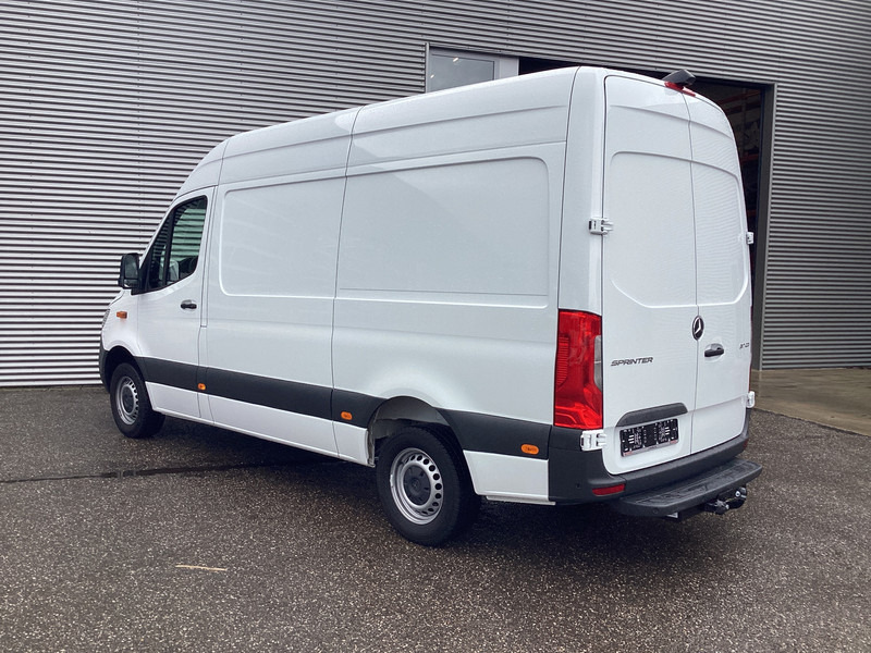 Mercedes-Benz Sprinter 317 CDI Aut. L2H2 BPM VRIJ! Carplay/ Gev.Stoel/ 270 Gr.Deuren/ Stoelverw./ Navi/ Camera/ PDC/ Cruise/ DAB - Panel van: picture 2 Mercedes-Benz Sprinter 317 CDI Aut. L2H2 BPM VRIJ! Carplay/ Gev.Stoel/ 270 Gr.Deuren/ Stoelverw./ Navi/ Camera/ PDC/ Cruise/ DAB - Panel van: picture 2