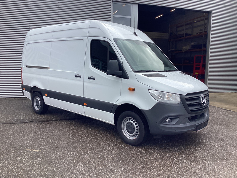 Mercedes-Benz Sprinter 317 CDI Aut. L2H2 BPM VRIJ! Carplay/ Gev.Stoel/ 270 Gr.Deuren/ Stoelverw./ Navi/ Camera/ PDC/ Cruise/ DAB - Panel van: picture 1 Mercedes-Benz Sprinter 317 CDI Aut. L2H2 BPM VRIJ! Carplay/ Gev.Stoel/ 270 Gr.Deuren/ Stoelverw./ Navi/ Camera/ PDC/ Cruise/ DAB - Panel van: picture 1