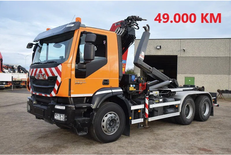 Hook lift truck Iveco Trakker AD260T36: picture 1