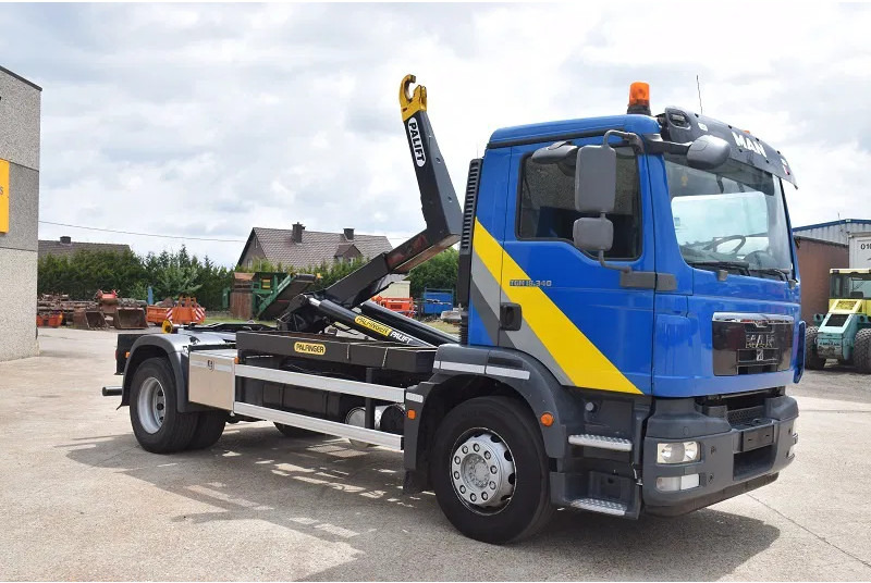 MAN TGM 18.340 - Hook lift truck: picture 1 MAN TGM 18.340 - Hook lift truck: picture 1