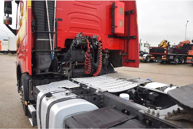 Tractor unit Volvo FH 460: picture 8