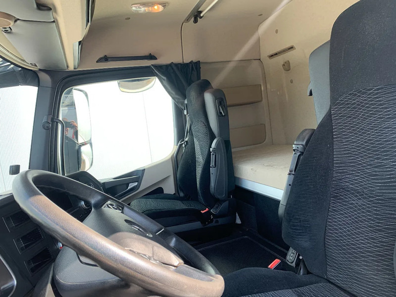 Mercedes-Benz Actros 2531 2530*Cruise control*SlaapCabine* - Box truck: picture 3 Mercedes-Benz Actros 2531 2530*Cruise control*SlaapCabine* - Box truck: picture 3