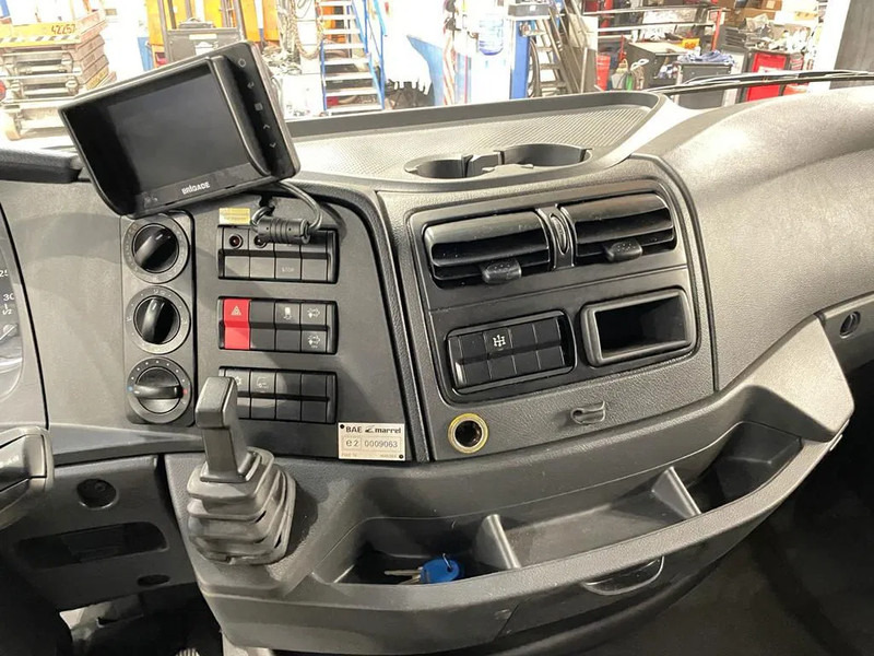 Mercedes-Benz Atego 1621 *Palfinger kraan*Containersysteem*luchtvering achteras*bluetooth - Hook lift truck, Crane truck: picture 5 Mercedes-Benz Atego 1621 *Palfinger kraan*Containersysteem*luchtvering achteras*bluetooth - Hook lift truck, Crane truck: picture 5