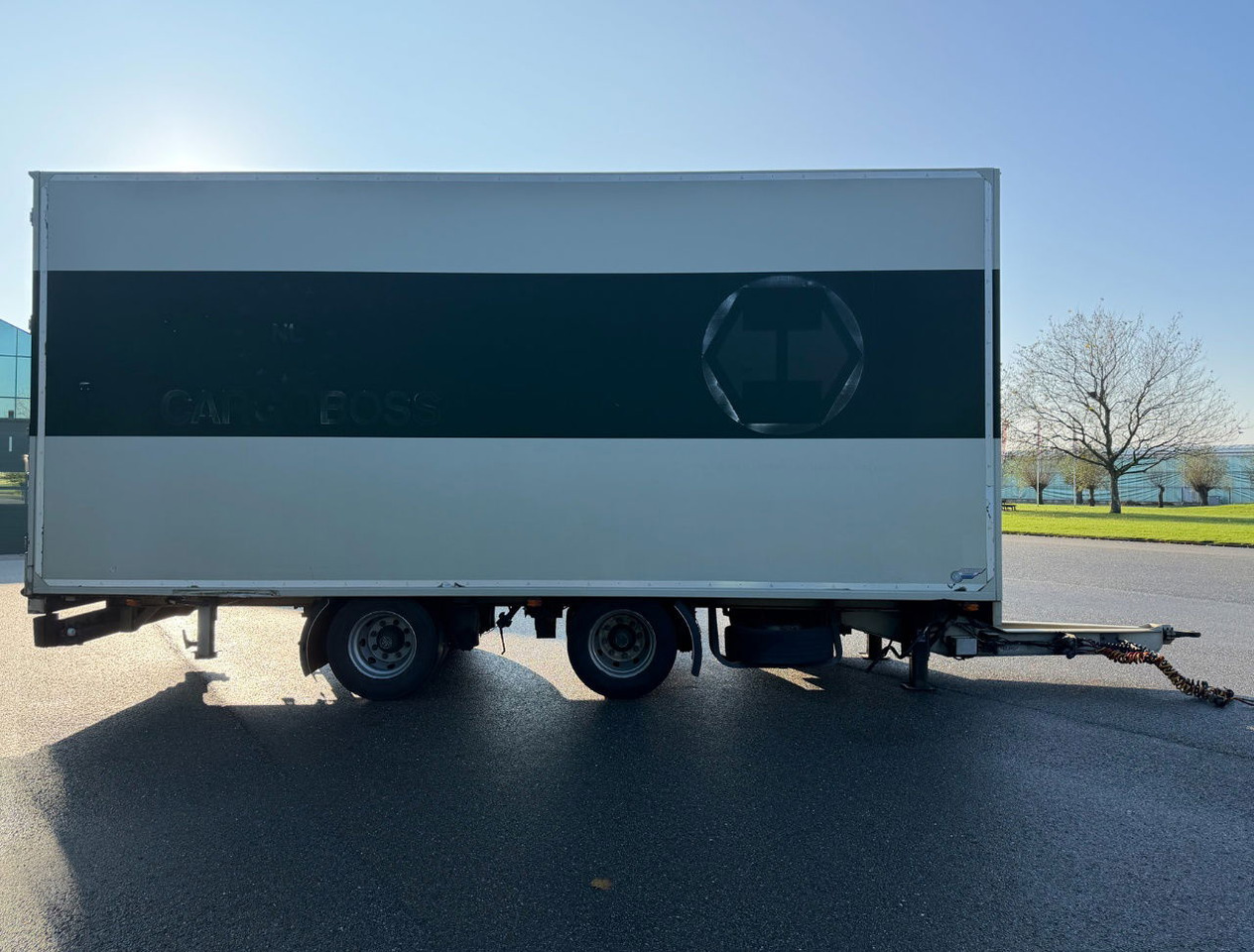 Burg VAN Beurden Isolated BOX Side Doors TRS Cooling Hydrarolls Holland-Trailer - Refrigerator trailer: picture 5 Burg VAN Beurden Isolated BOX Side Doors TRS Cooling Hydrarolls Holland-Trailer - Refrigerator trailer: picture 5