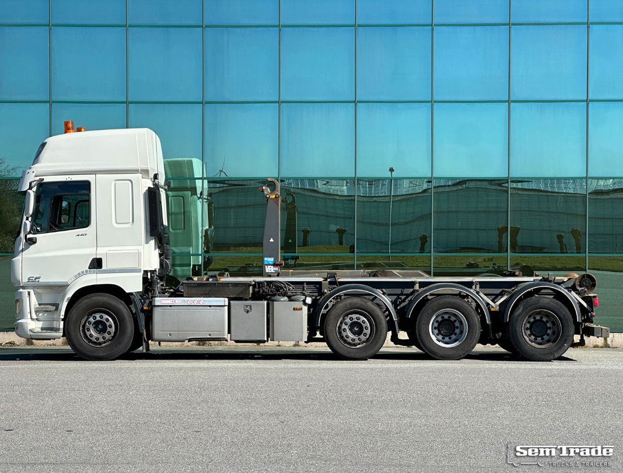 DAF CF 440 FAK 8X2 SC 30 TON VDL Haakarm Systeem Lengte 6600 MM Holland-Truck - Container transporter/ Swap body truck: picture 2 DAF CF 440 FAK 8X2 SC 30 TON VDL Haakarm Systeem Lengte 6600 MM Holland-Truck - Container transporter/ Swap body truck: picture 2