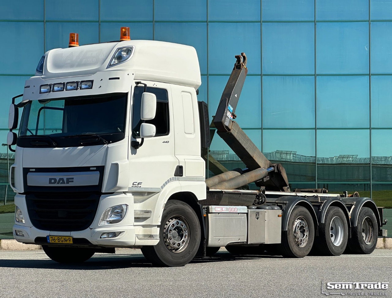 DAF CF 440 FAK 8X2 SC 30 TON VDL Haakarm Systeem Lengte 6600 MM Holland-Truck - Container transporter/ Swap body truck: picture 1 DAF CF 440 FAK 8X2 SC 30 TON VDL Haakarm Systeem Lengte 6600 MM Holland-Truck - Container transporter/ Swap body truck: picture 1