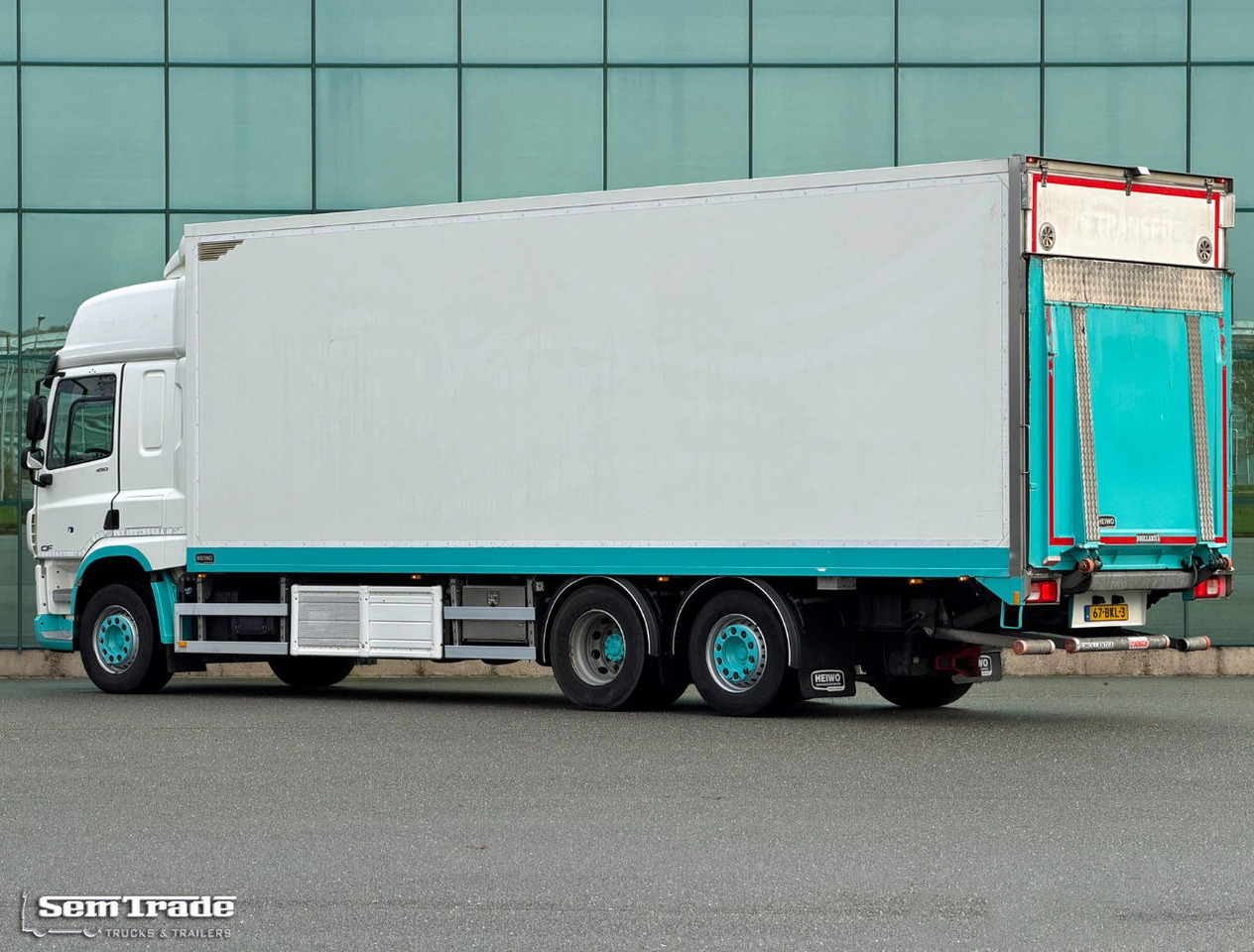 DAF CF 450 SC Heiwo Isolated BOX 875 x 250 x 275 INS. Carrier Cooling 340.000 KM Tail Lift Super Condition NEW APK - TUV - Refrigerator truck: picture 3 DAF CF 450 SC Heiwo Isolated BOX 875 x 250 x 275 INS. Carrier Cooling 340.000 KM Tail Lift Super Condition NEW APK - TUV - Refrigerator truck: picture 3