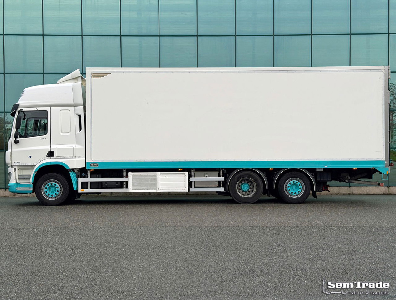 DAF CF 450 SC Heiwo Isolated BOX 875 x 250 x 275 INS. Carrier Cooling 340.000 KM Tail Lift Super Condition NEW APK - TUV - Refrigerator truck: picture 2 DAF CF 450 SC Heiwo Isolated BOX 875 x 250 x 275 INS. Carrier Cooling 340.000 KM Tail Lift Super Condition NEW APK - TUV - Refrigerator truck: picture 2