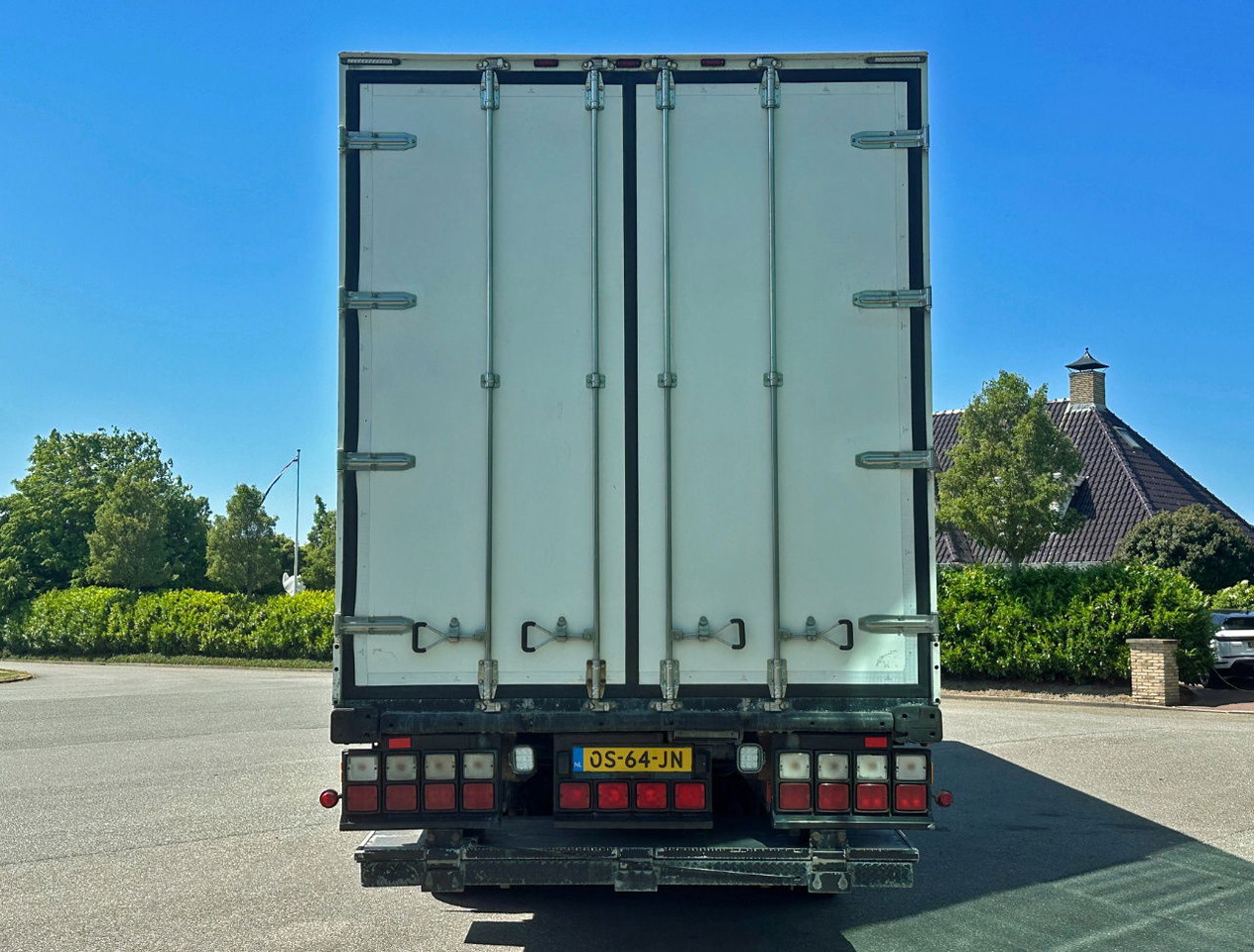 Ekeri 3-AS Multi Temp 1335 x 250 x 271 CM Inside Tail Lift - Refrigerator semi-trailer: picture 4 Ekeri 3-AS Multi Temp 1335 x 250 x 271 CM Inside Tail Lift - Refrigerator semi-trailer: picture 4