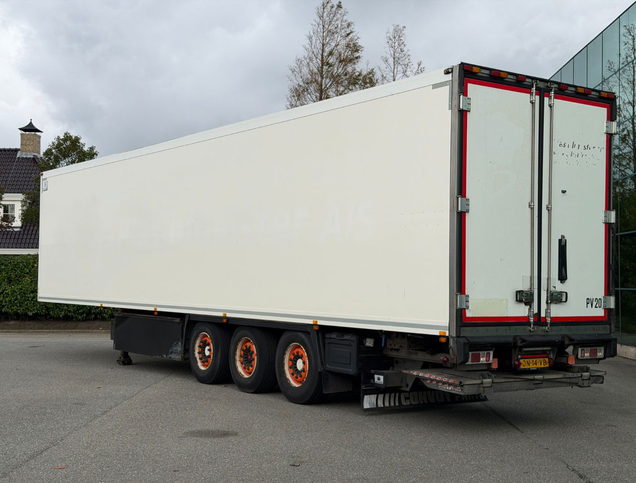 Krone SD Thermo King SLXe Spectrum BI Temp Flower Wide 270 CM High 2.000 KG Lift Disc Brakes NL Trailer - Refrigerator semi-trailer: picture 3 Krone SD Thermo King SLXe Spectrum BI Temp Flower Wide 270 CM High 2.000 KG Lift Disc Brakes NL Trailer - Refrigerator semi-trailer: picture 3