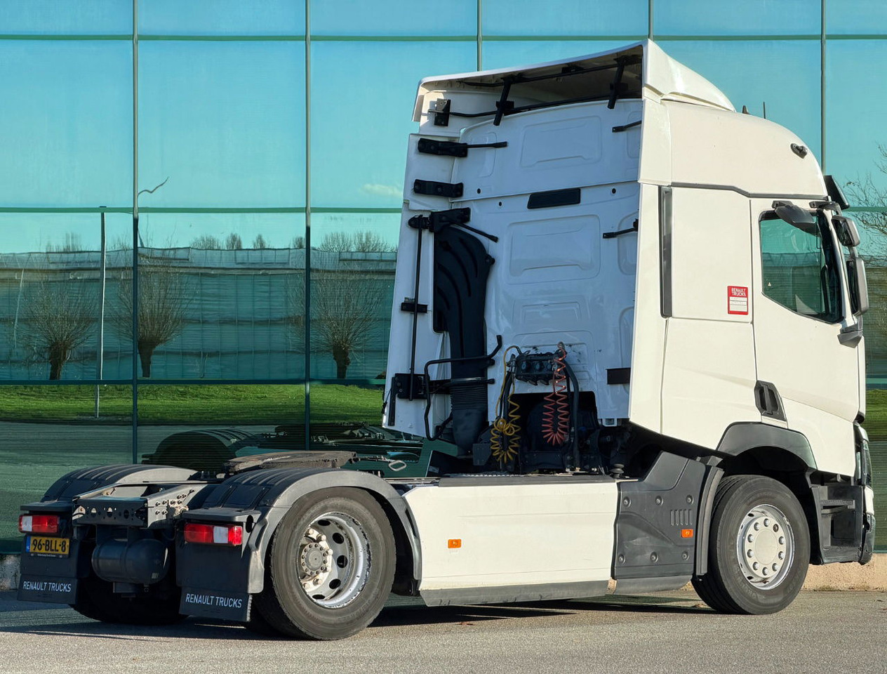 Renault T460 Euro 6 Only 318.000 KM 2X Tanks TOP Condition 2 Pieces Available - Tractor unit: picture 4 Renault T460 Euro 6 Only 318.000 KM 2X Tanks TOP Condition 2 Pieces Available - Tractor unit: picture 4