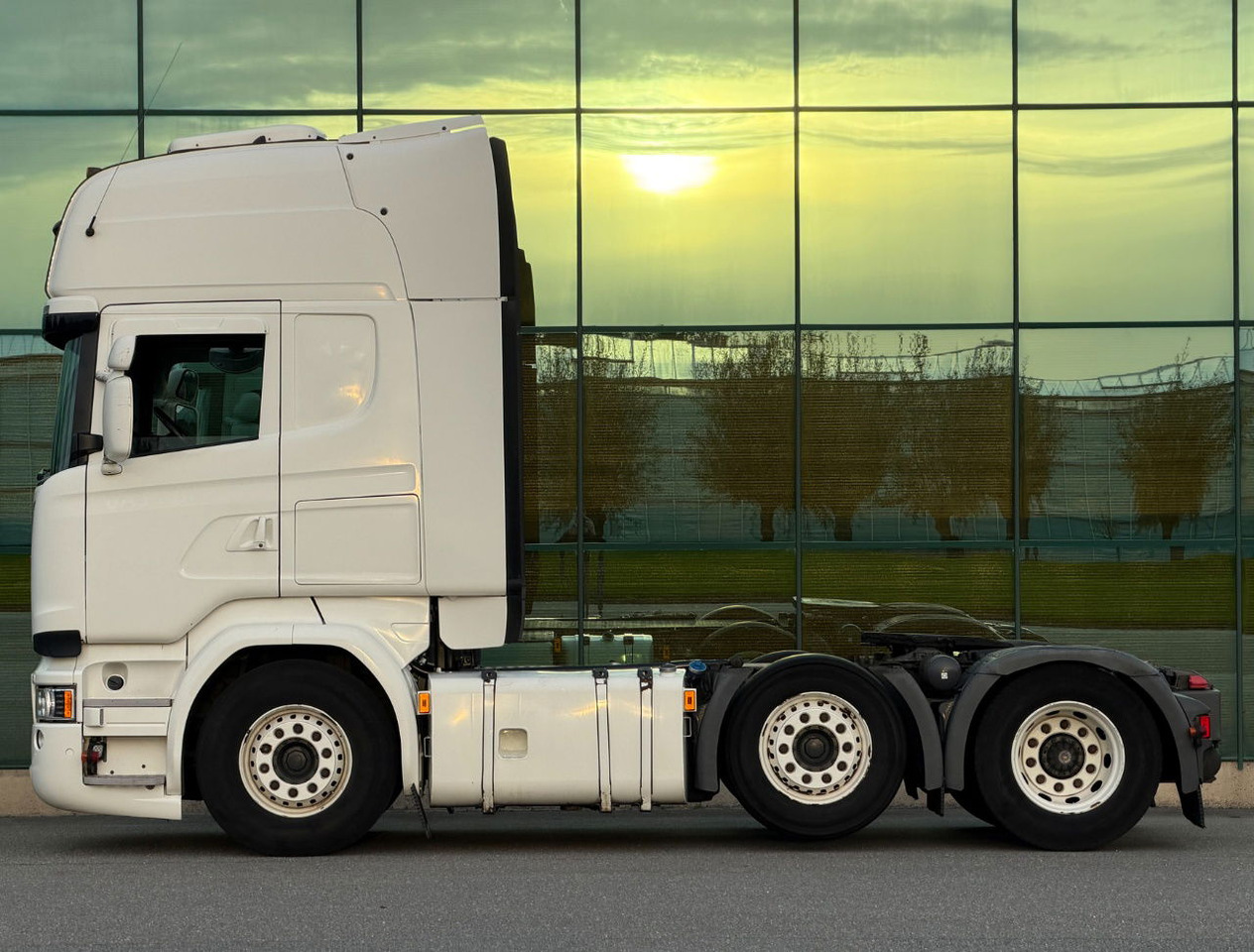 Scania R450 Topline 6X2 Twinsteer Retarder 2X Tanks Park Cooling TOP Condition - Tractor unit: picture 2 Scania R450 Topline 6X2 Twinsteer Retarder 2X Tanks Park Cooling TOP Condition - Tractor unit: picture 2