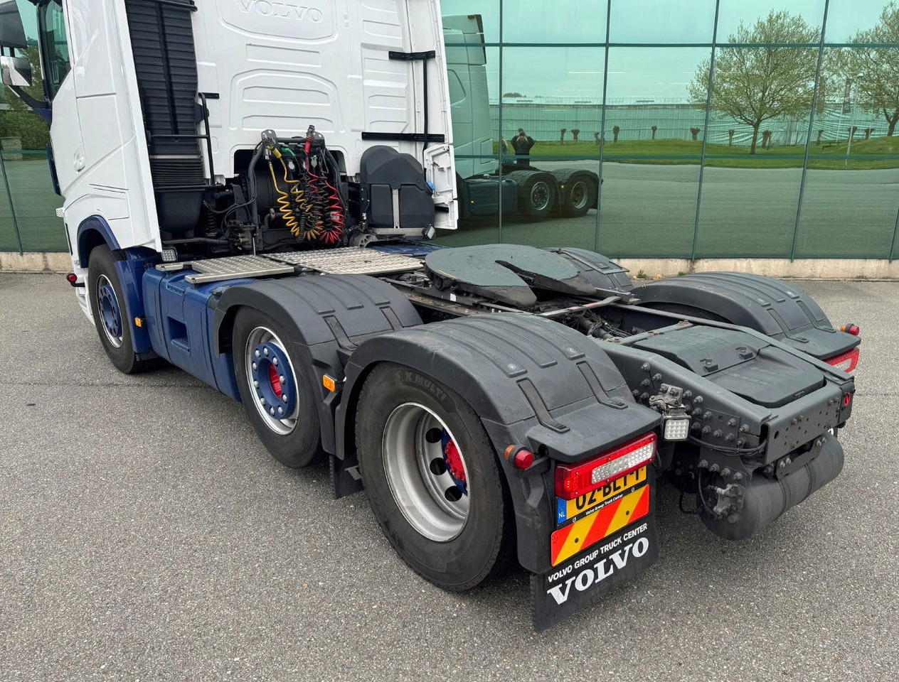 Tractor unit Volvo FH Globetrotter 6X2 701.000 KM Super Condition NL Truck: picture 15