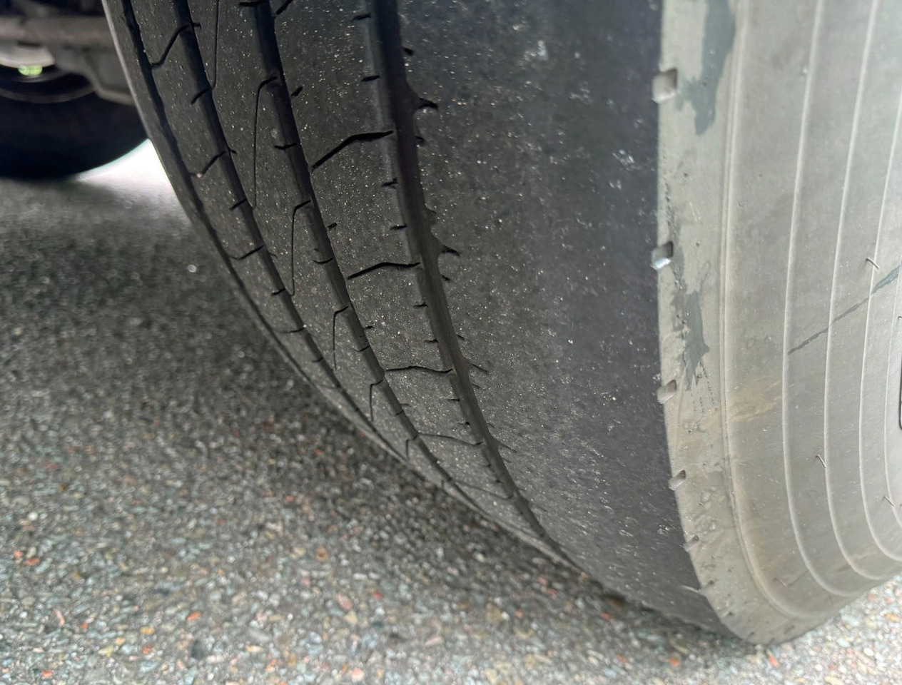 Tractor unit Volvo FH Globetrotter 6X2 701.000 KM Super Condition NL Truck: picture 19