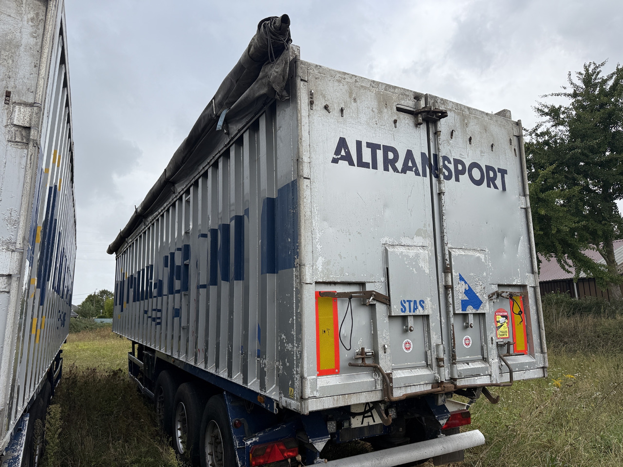STAS 67m3 ADR classes EX II. FL. OX. AT - Tipper semi-trailer: picture 3 STAS 67m3 ADR classes EX II. FL. OX. AT - Tipper semi-trailer: picture 3