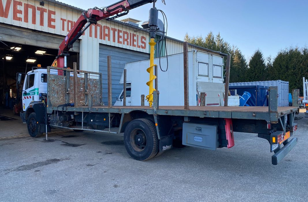 Camion tarieres Plantation Poteaux France Telecom - Dropside/ Flatbed truck, Crane truck: picture 5 Camion tarieres Plantation Poteaux France Telecom - Dropside/ Flatbed truck, Crane truck: picture 5