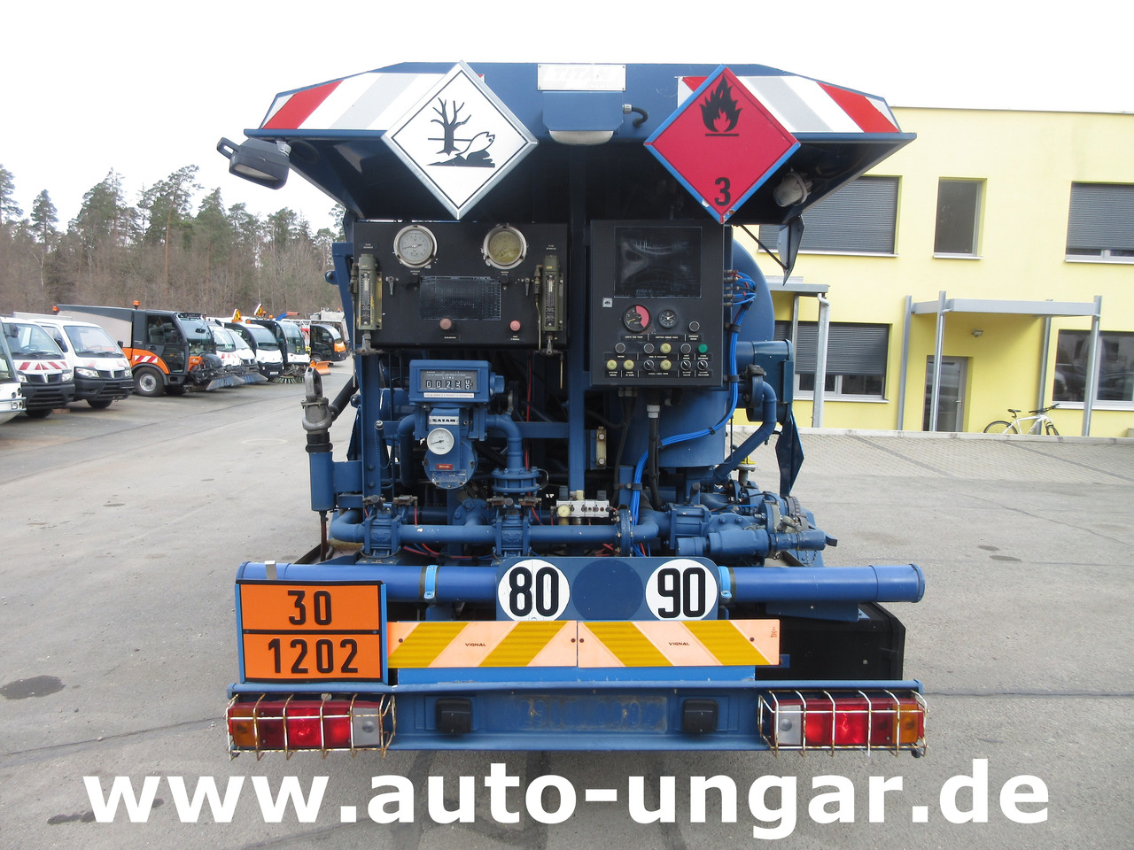 Renault B110 Titan Aviation AVGas Refueller Jet Tanker 2000l Aviteilleur GSE - Tank truck: picture 4 Renault B110 Titan Aviation AVGas Refueller Jet Tanker 2000l Aviteilleur GSE - Tank truck: picture 4