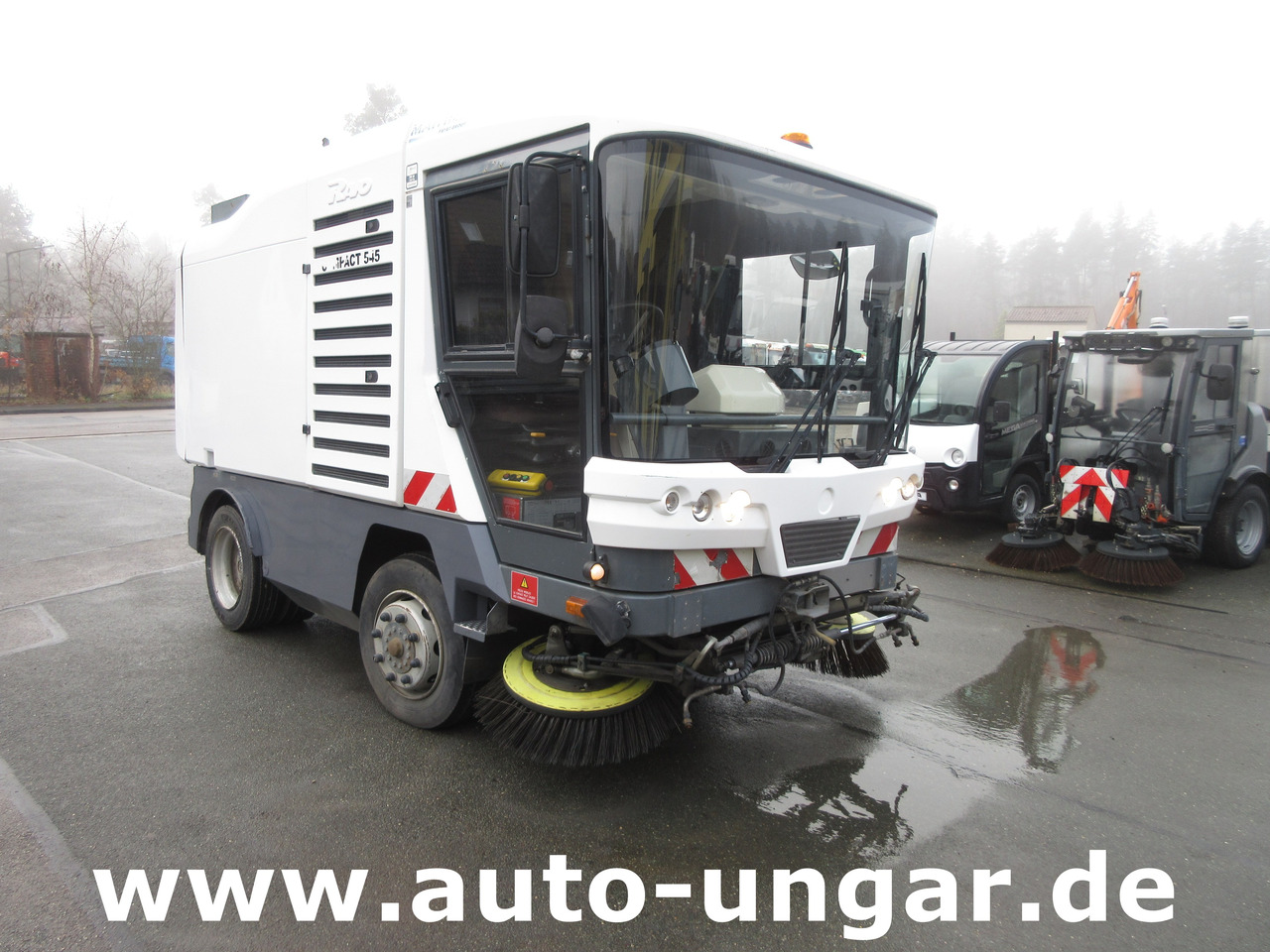 RAVO 545 Compact Kehrmaschine 5m³ Kommunalfahrzeug Baujahr 2010 streetsweeper - Utility/ Special vehicle: picture 3 RAVO 545 Compact Kehrmaschine 5m³ Kommunalfahrzeug Baujahr 2010 streetsweeper - Utility/ Special vehicle: picture 3