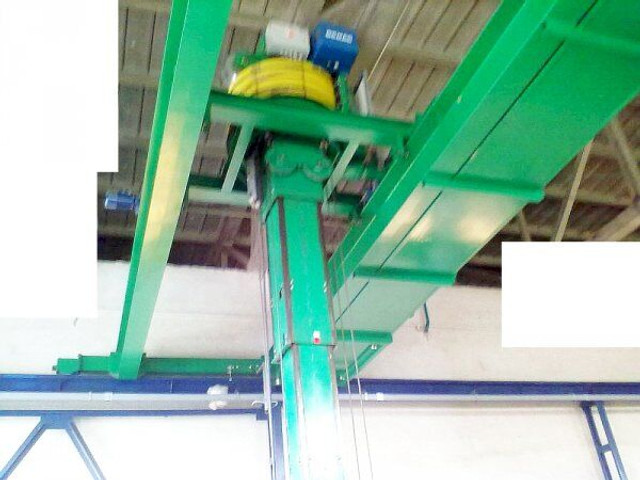 Demag +(CZ) Iteco (el. 2t/4.2m teleskop 25m - Crane: picture 2 Demag +(CZ) Iteco (el. 2t/4.2m teleskop 25m - Crane: picture 2
