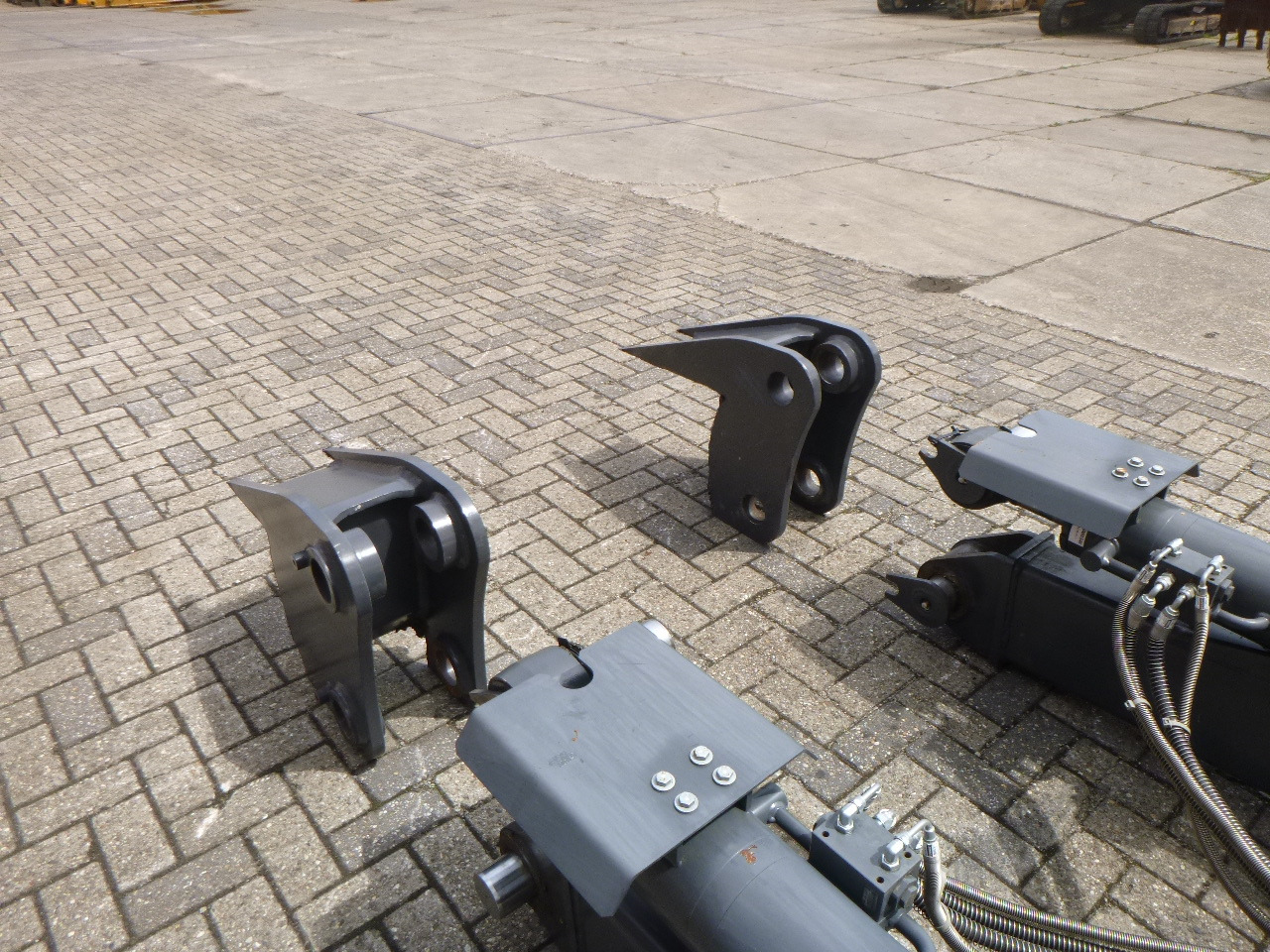 DOOSAN DX235LCR - Blade for Crawler excavator: picture 3 DOOSAN DX235LCR - Blade for Crawler excavator: picture 3