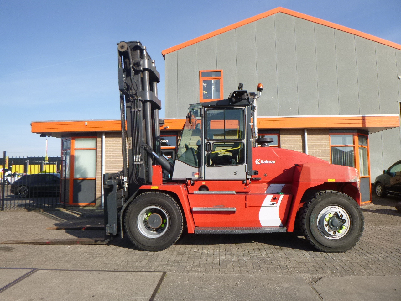 KALMAR DCG140-6 - Diesel forklift: picture 5 KALMAR DCG140-6 - Diesel forklift: picture 5
