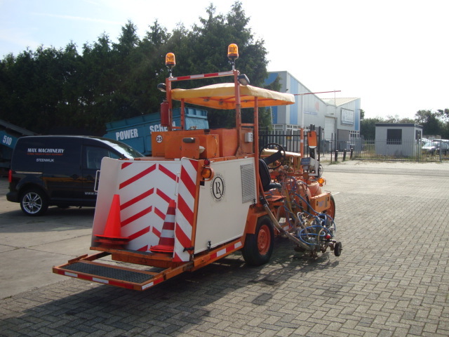 TMT Cold paint road marker - Asphalt machine: picture 3 TMT Cold paint road marker - Asphalt machine: picture 3