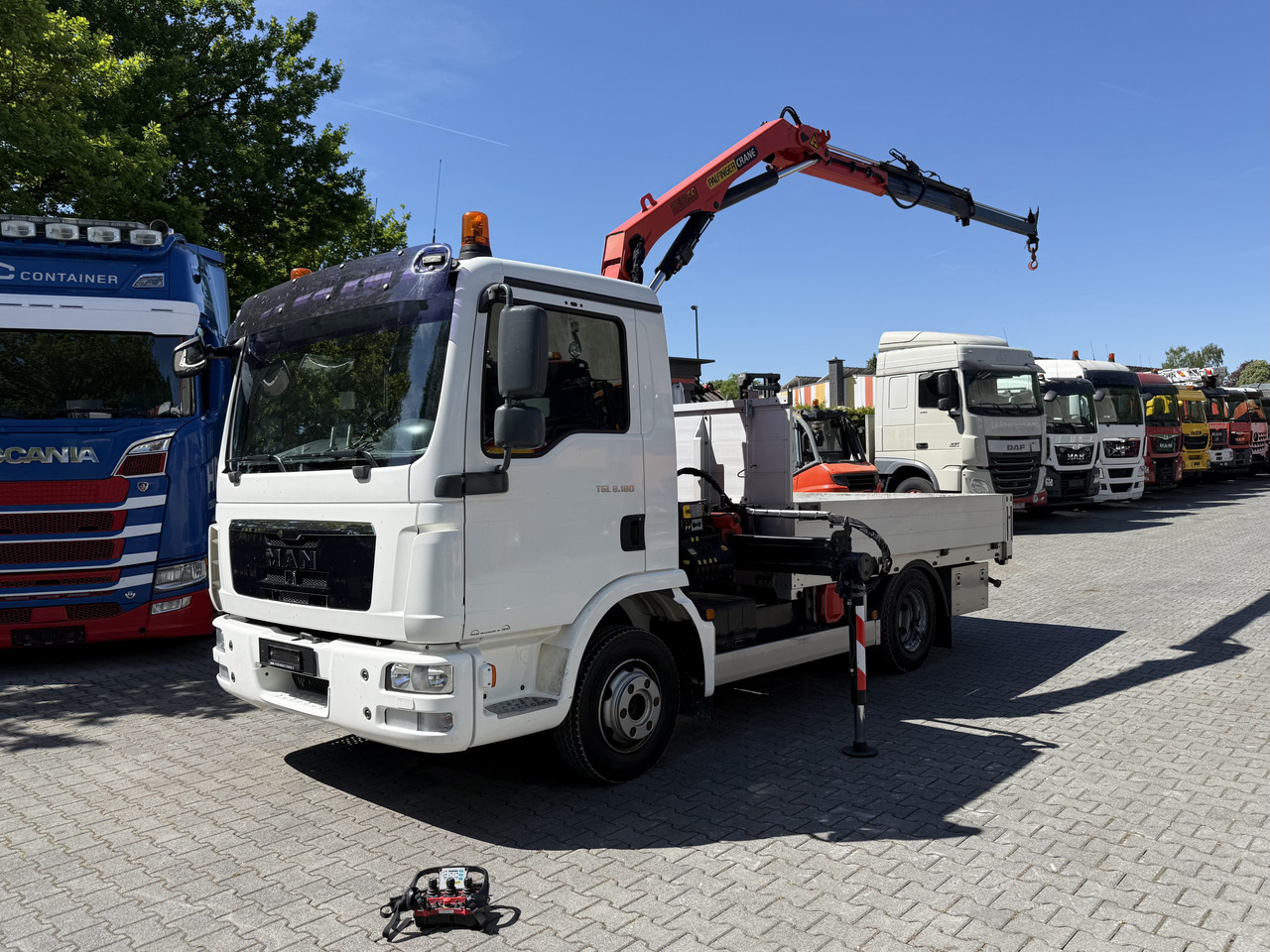 MAN TGL 8.180 Palfinger 6501 - Dropside/ Flatbed truck, Crane truck: picture 1 MAN TGL 8.180 Palfinger 6501 - Dropside/ Flatbed truck, Crane truck: picture 1