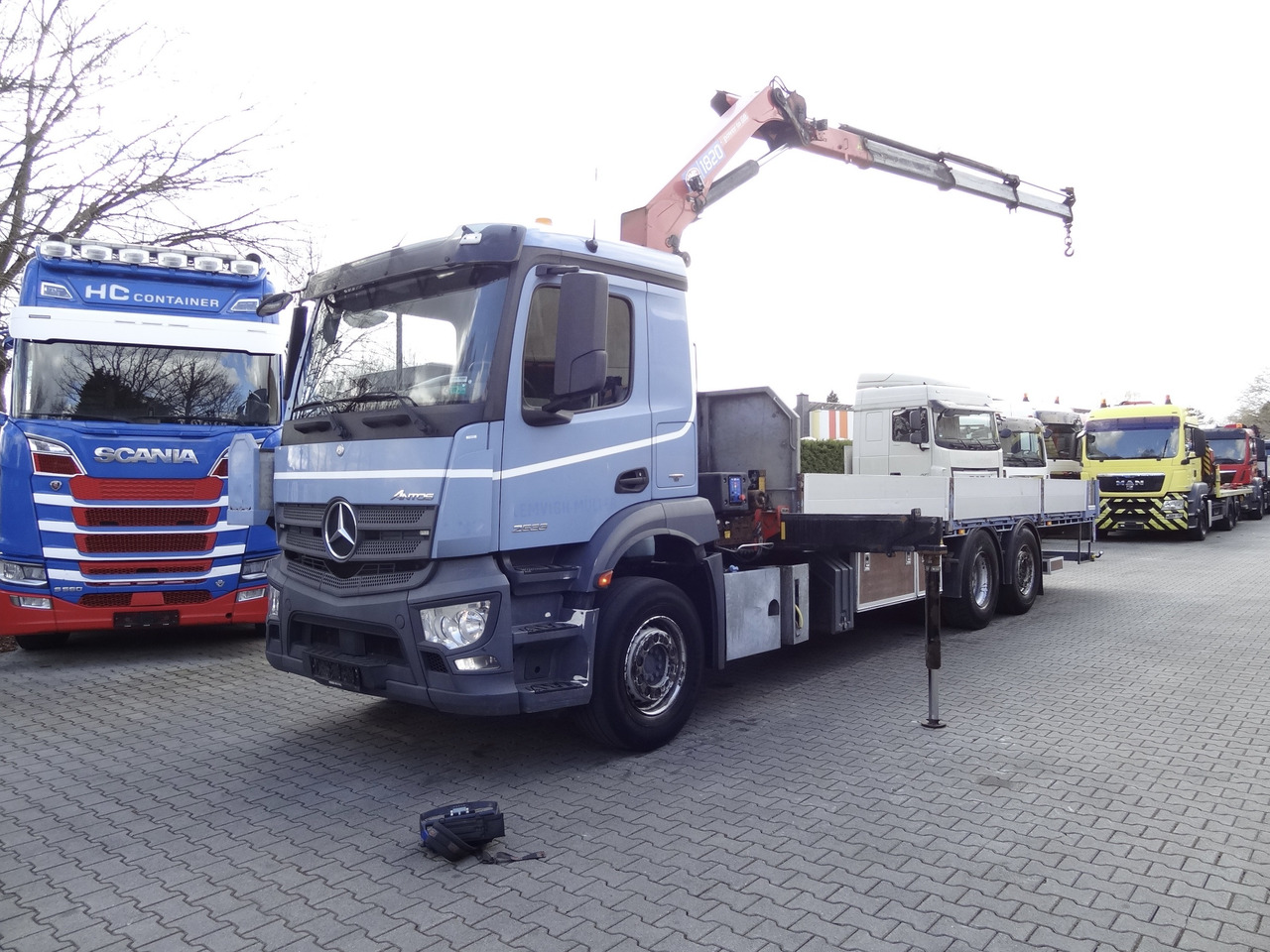 Mercedes-Benz Actros 2533 6X2 HMF 1820 Langmaterial - Dropside/ Flatbed truck, Crane truck: picture 1 Mercedes-Benz Actros 2533 6X2 HMF 1820 Langmaterial - Dropside/ Flatbed truck, Crane truck: picture 1
