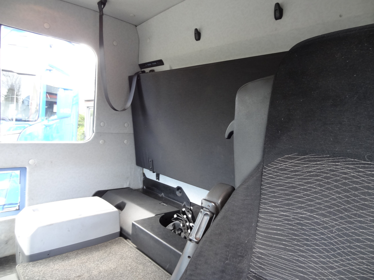 Mercedes-Benz Actros 2533 6X2 HMF 1820 Langmaterial - Dropside/ Flatbed truck, Crane truck: picture 5 Mercedes-Benz Actros 2533 6X2 HMF 1820 Langmaterial - Dropside/ Flatbed truck, Crane truck: picture 5