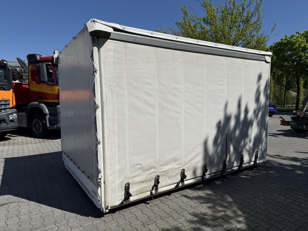 Plane/ Mulde/ Container Ex- Rotes Kreuz - Roll-off container: picture 5 Plane/ Mulde/ Container Ex- Rotes Kreuz - Roll-off container: picture 5