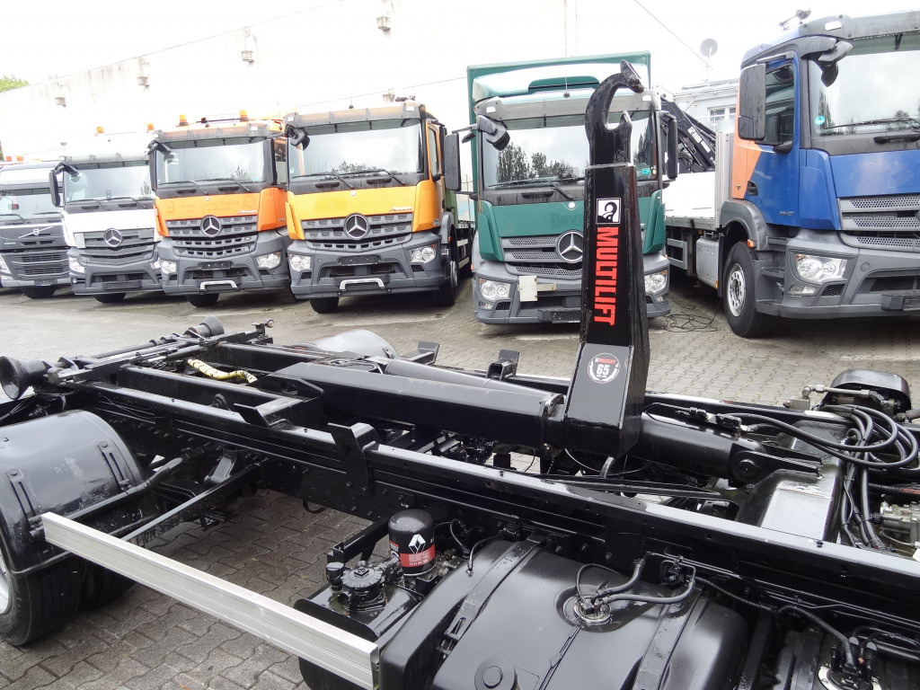 Renault D180.75 Haken Multilift - Hook lift truck: picture 2 Renault D180.75 Haken Multilift - Hook lift truck: picture 2