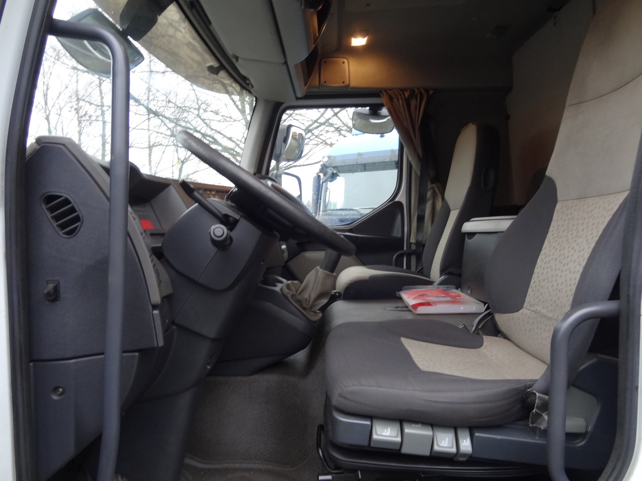 Renault Midlum 300.12 Fassi F80 - Dropside/ Flatbed truck, Crane truck: picture 5 Renault Midlum 300.12 Fassi F80 - Dropside/ Flatbed truck, Crane truck: picture 5