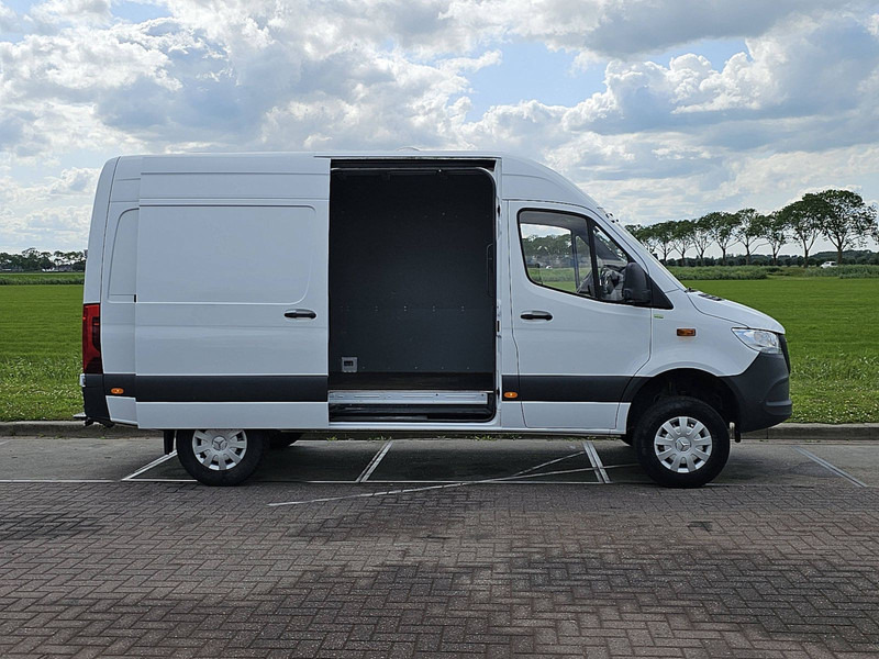 Panel van Mercedes-Benz Sprinter 316 CDI 4X4 AUT. L2H2: picture 12