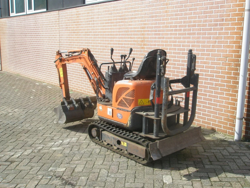 Hitachi ZX10U-2 - Mini excavator: picture 3 Hitachi ZX10U-2 - Mini excavator: picture 3