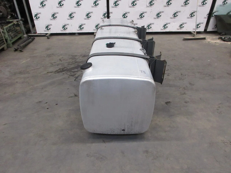 DAF 1944798 // 995 LITER INHOUD DAF XF CF EURO 6 MODEL 2018 - Fuel tank for Truck: picture 2 DAF 1944798 // 995 LITER INHOUD DAF XF CF EURO 6 MODEL 2018 - Fuel tank for Truck: picture 2