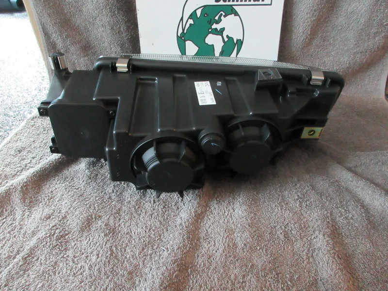MAN 81.25101-6522 // 81.25101-6798 MAN MISTLAMP NIEUWE !!! RECHTS - Fog light for Truck: picture 3 MAN 81.25101-6522 // 81.25101-6798 MAN MISTLAMP NIEUWE !!! RECHTS - Fog light for Truck: picture 3