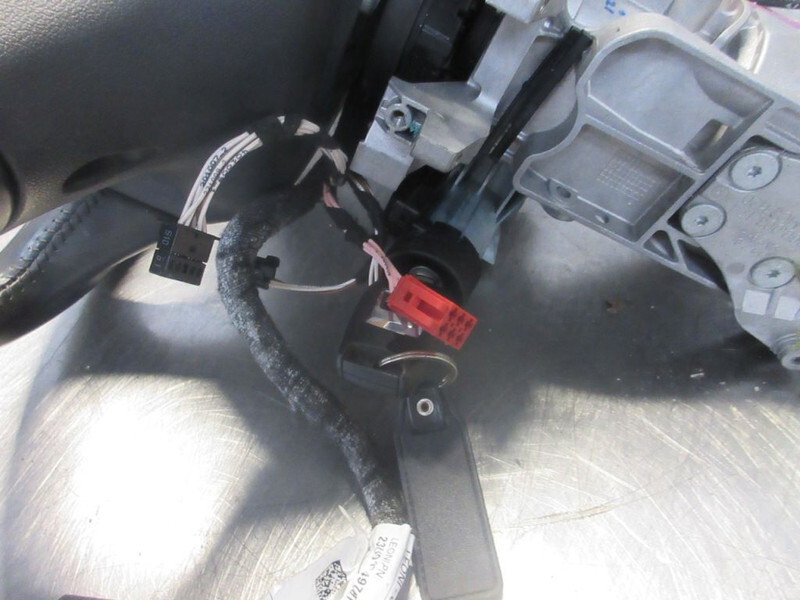 MAN 81.46430-6065/81.46113-6289 STUUR EN STUURKOLOM 2022 - Steering wheel for Truck: picture 3 MAN 81.46430-6065/81.46113-6289 STUUR EN STUURKOLOM 2022 - Steering wheel for Truck: picture 3