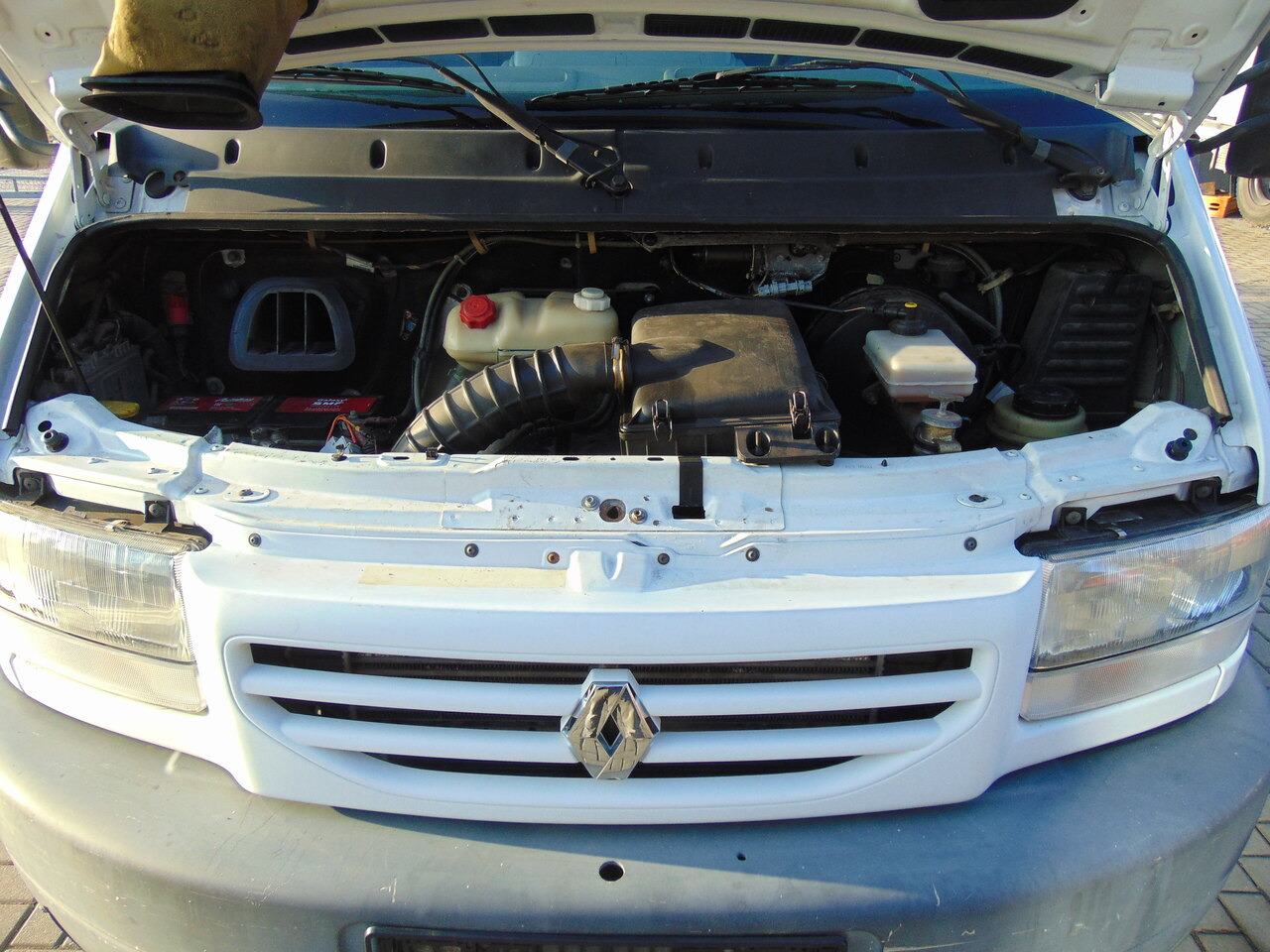 Truck mounted aerial platform RENAULT Mascott 2,8dCi 110 L2H3 France Elevateur 152TTF 162TTF: picture 21 Truck mounted aerial platform RENAULT Mascott 2,8dCi 110 L2H3 France Elevateur 152TTF 162TTF: picture 21