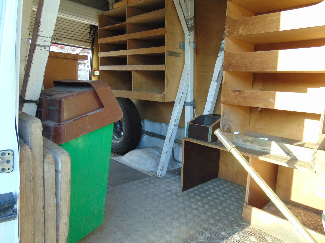 Truck mounted aerial platform RENAULT Mascott 2,8dCi 110 L2H3 France Elevateur 152TTF 162TTF: picture 14 Truck mounted aerial platform RENAULT Mascott 2,8dCi 110 L2H3 France Elevateur 152TTF 162TTF: picture 14