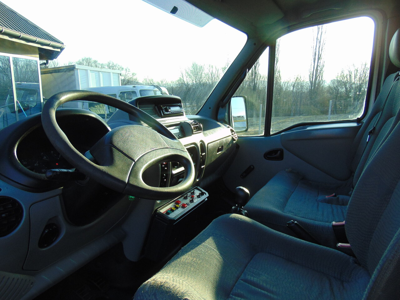 Truck mounted aerial platform RENAULT Mascott 2,8dCi 110 L2H3 France Elevateur 152TTF 162TTF: picture 18 Truck mounted aerial platform RENAULT Mascott 2,8dCi 110 L2H3 France Elevateur 152TTF 162TTF: picture 18