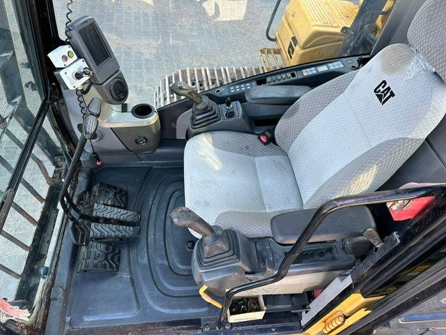 Crawler excavator Caterpillar 315DL Material Handler: picture 11