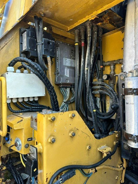 Crawler excavator Caterpillar 315DL Material Handler: picture 18