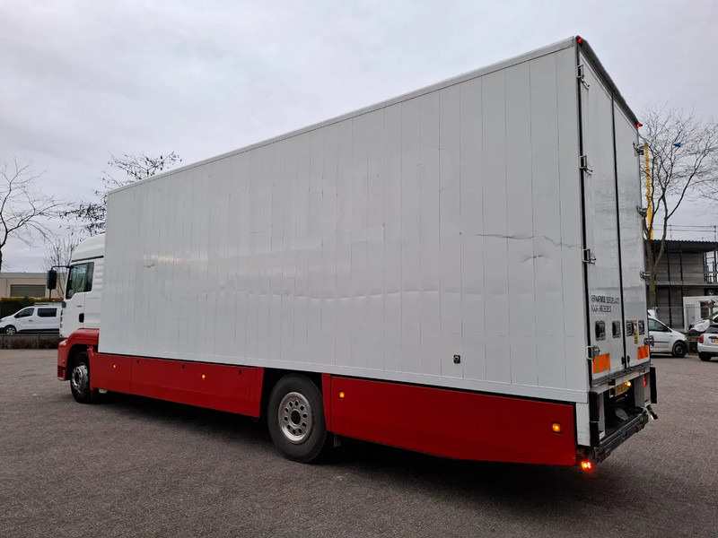 MAN TG310A / NL TRUCK / TUV:06-07-2026 / ONLY:249085 KM / SMART TACHO / 1SIDE OPEN / PLATFORM 2000 KG / AUTOMATIC / EURO-3 / 2002 - Box truck: picture 4 MAN TG310A / NL TRUCK / TUV:06-07-2026 / ONLY:249085 KM / SMART TACHO / 1SIDE OPEN / PLATFORM 2000 KG / AUTOMATIC / EURO-3 / 2002 - Box truck: picture 4