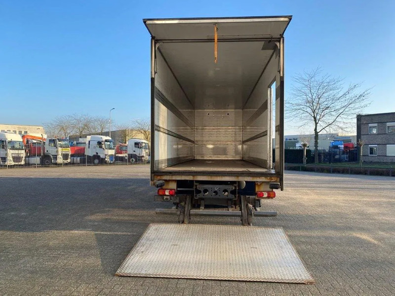 Mercedes-Benz Antos 2533 / LIFT AXLE / HEATED CLOSED BOX / PLATFORM 2000 KG / ONLY:506959 KM / SIDE DOOR / AUTOMATIC / EURO-6 / 2019 - Box truck: picture 5 Mercedes-Benz Antos 2533 / LIFT AXLE / HEATED CLOSED BOX / PLATFORM 2000 KG / ONLY:506959 KM / SIDE DOOR / AUTOMATIC / EURO-6 / 2019 - Box truck: picture 5