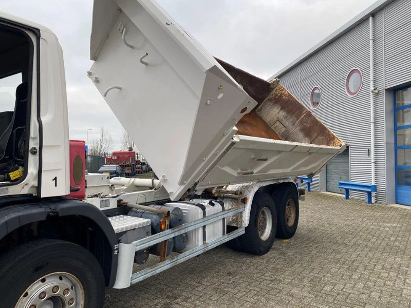 Scania 124-400 / 6X4 / RETARDER / BIG AXLE / FULL STEEL / 2SIDE TIPPER / OLD TACHO / AIRCO / MANUAL / EURO-2 / 2000 - Tipper: picture 3 Scania 124-400 / 6X4 / RETARDER / BIG AXLE / FULL STEEL / 2SIDE TIPPER / OLD TACHO / AIRCO / MANUAL / EURO-2 / 2000 - Tipper: picture 3