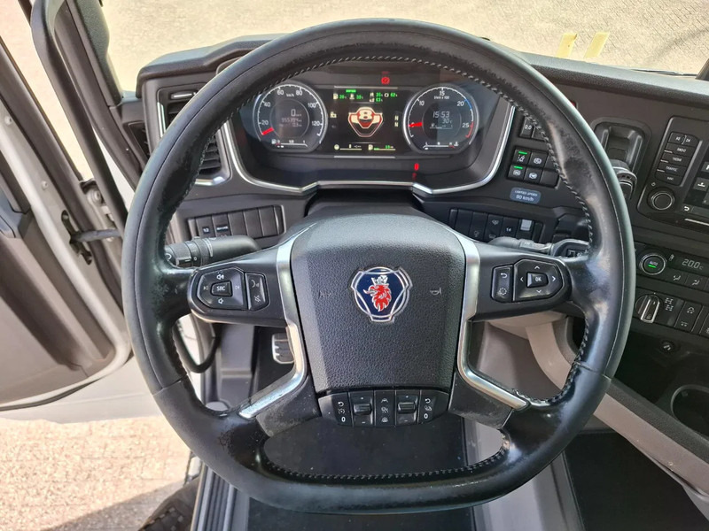 Tractor unit Scania NGS R650 V8 / 6X4 / RETARDER / 2X BIG AXLE / PARKCOOL / DOUBLE TANK / INLINER / FULL-AIR / ALCOA / LEATHER / NAVI / GEN2 V2 / EU: picture 16 Tractor unit Scania NGS R650 V8 / 6X4 / RETARDER / 2X BIG AXLE / PARKCOOL / DOUBLE TANK / INLINER / FULL-AIR / ALCOA / LEATHER / NAVI / GEN2 V2 / EU: picture 16